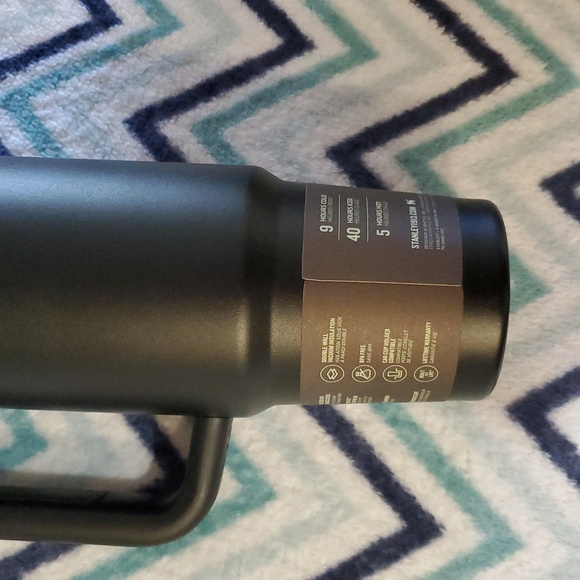 Stanley Black Chroma 30oz NWT - Picture 4 of 5